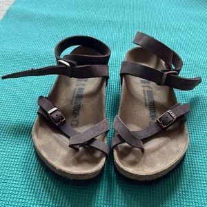 Birkenstock: Yara oiled leather wrap up sandal Birkenstocks: size 8/ EU 39
